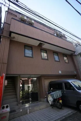 一哲ビルの外観