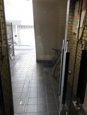 秋本ビルの外観