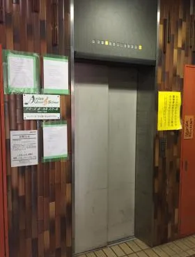 新宿丸正ビルの外観