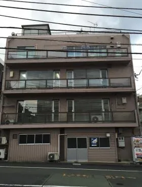 東松陶器ビルの外観