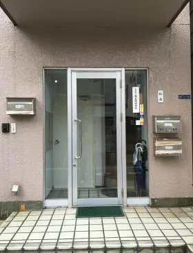 東松陶器ビルの外観