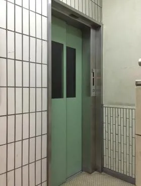 柳生ビルの外観
