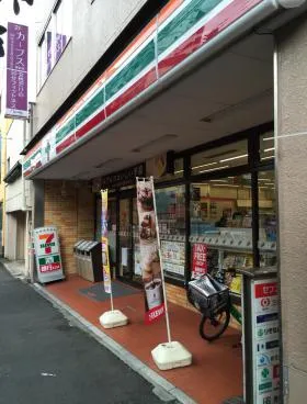 清風ビルの外観