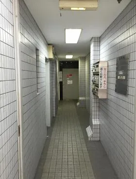 高峰ビルの外観