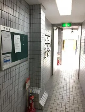 高峰ビルの外観
