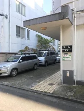 Sビルの外観