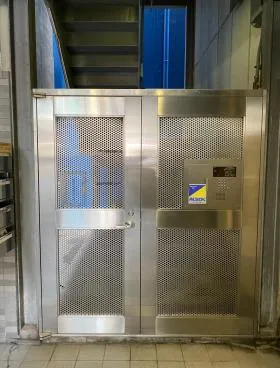 神田駅前SKビルの外観