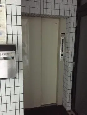 YMビルの外観