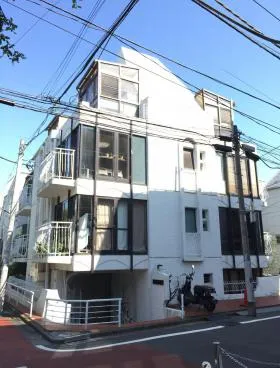 メゾン岡田ビルの外観