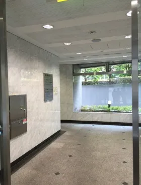 近鉄霞が関ビルの外観