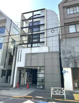 神宮前中澤ビルの外観