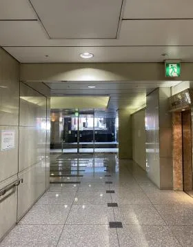 ラピロス六本木ビルの外観
