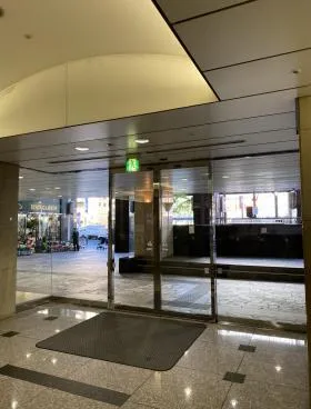 ラピロス六本木ビルの外観