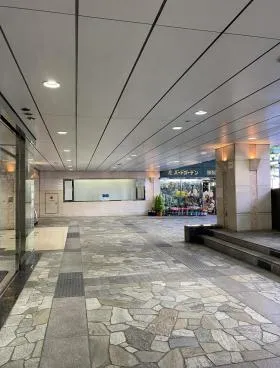 ラピロス六本木ビルの外観
