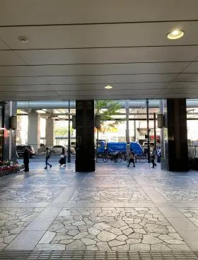 ラピロス六本木ビルの外観