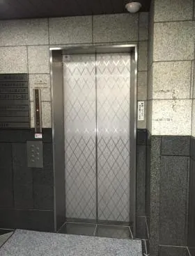 協栄三崎町ビルの外観