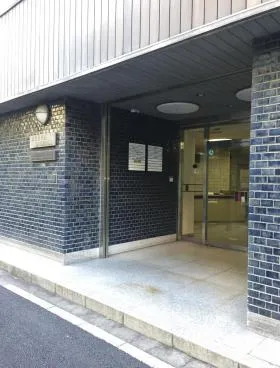 新日貿ビルの外観