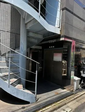 芝ビルの外観