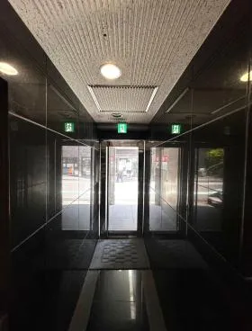 芝ビルの外観