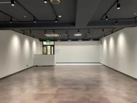 アクロスビルの外観