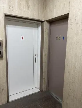 能楽書林ビルの外観