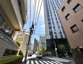 能楽書林ビルの外観