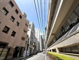 能楽書林ビルの外観