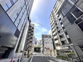 能楽書林ビルの外観