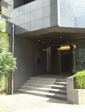 メインステージ白金高輪駅前の外観