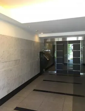 メインステージ白金高輪駅前の外観
