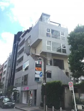 カドル麻布十番ビルの外観