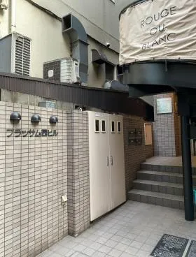 ブッラサム西ビルの外観