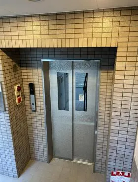 ブッラサム西ビルの外観