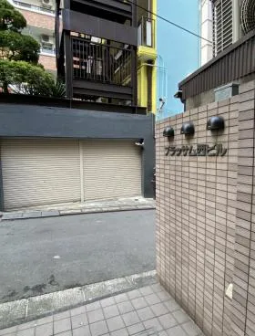 ブッラサム西ビルの外観