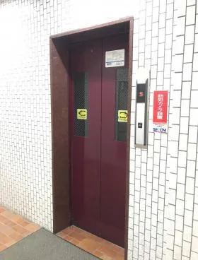 山根グランドハイムビルの外観