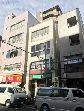 早稲田駅前ビルの外観