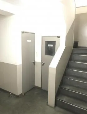 早稲田駅前ビルの外観