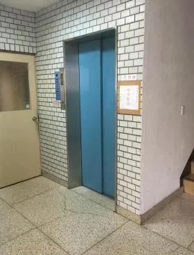 アトラスビルの外観