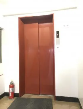 プラスパービルの外観