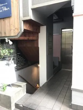 ATビルの外観