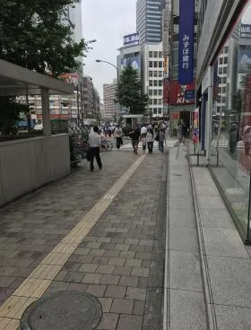 日本生命新宿西口ビルの外観