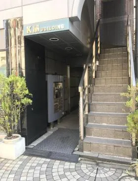 KMビルの外観