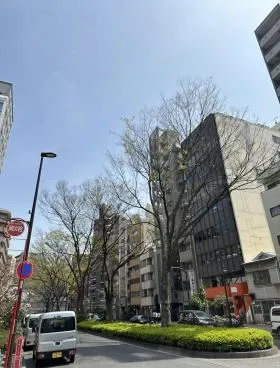 KMビルの外観