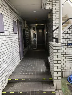 大月ビルの外観