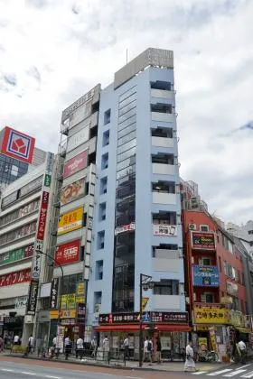 クロサワ駅前ビルの外観