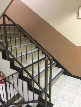 山の手ビル東館の外観