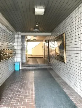 白鳥ハイツビルの外観
