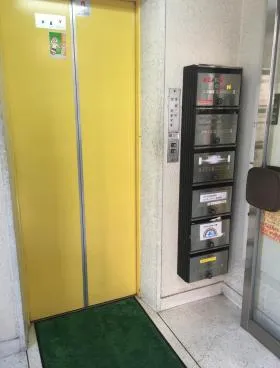 ファースト日野ビルの外観