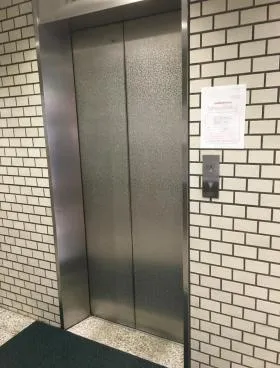 幸伸ビルの外観