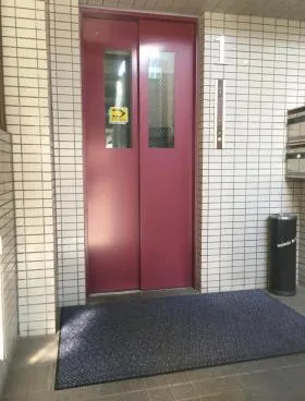 ヤハギビルの外観